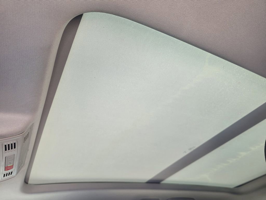 Used 2024 Volkswagen Taos SEL image 18