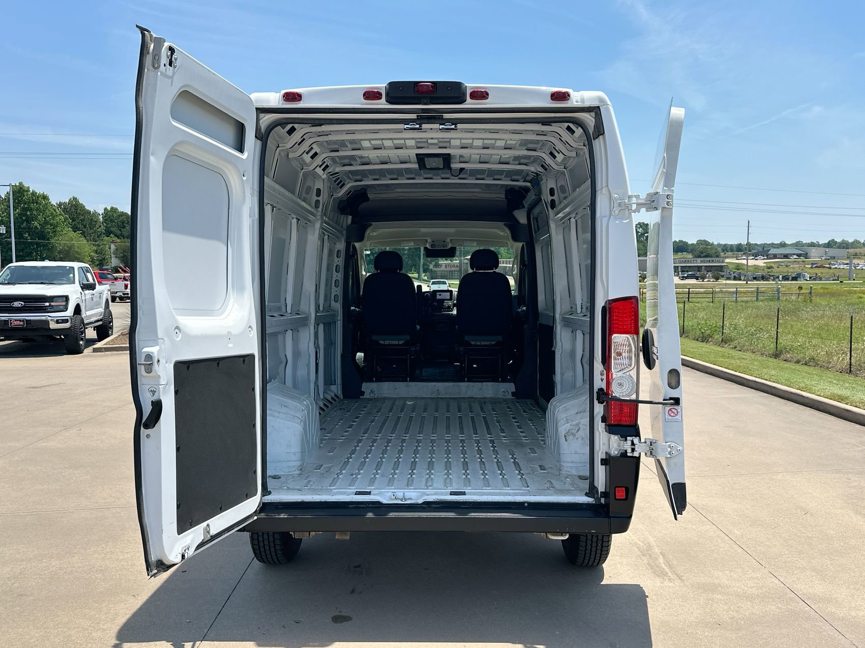 Used 2025 RAM ProMaster 2500 w/ Convenience Group FWD image 20