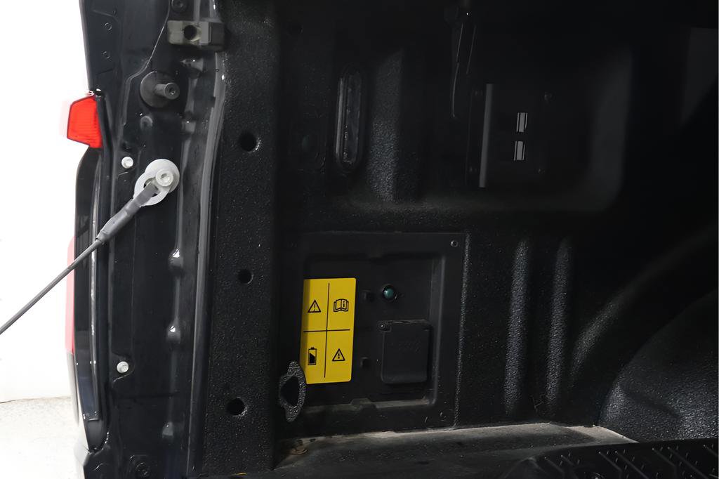 Used 2025 Ford F150 Lightning Lariat AWD/4WD image 43