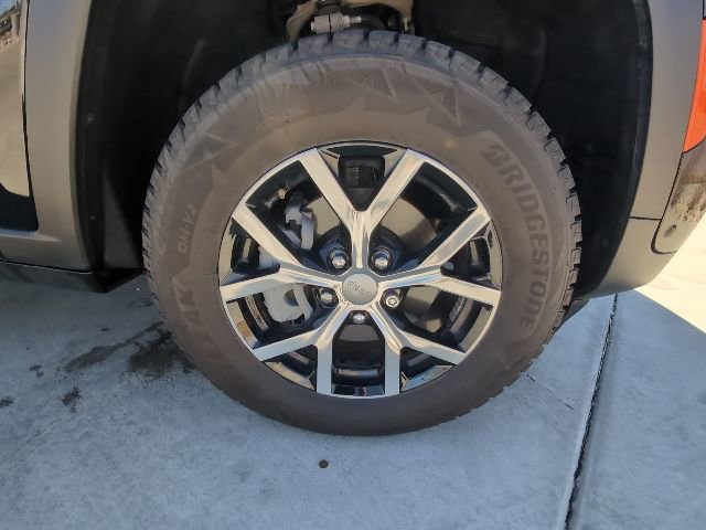 Used 2024 Jeep Grand Cherokee Limited w/ Luxury Tech Group II image 34