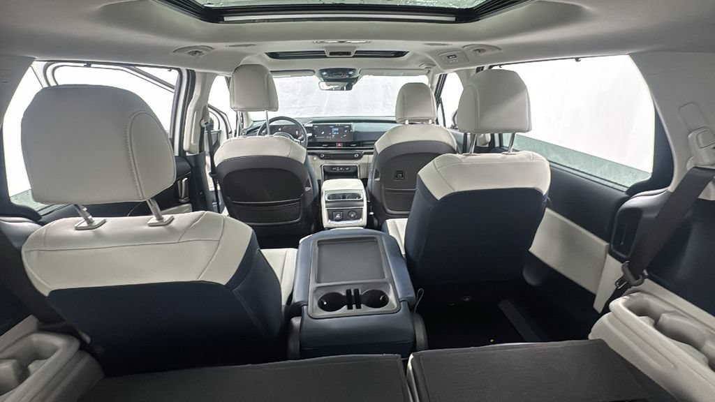 New 2026 Kia Carnival SX w/ SX Dark Edition Package FWD image 20