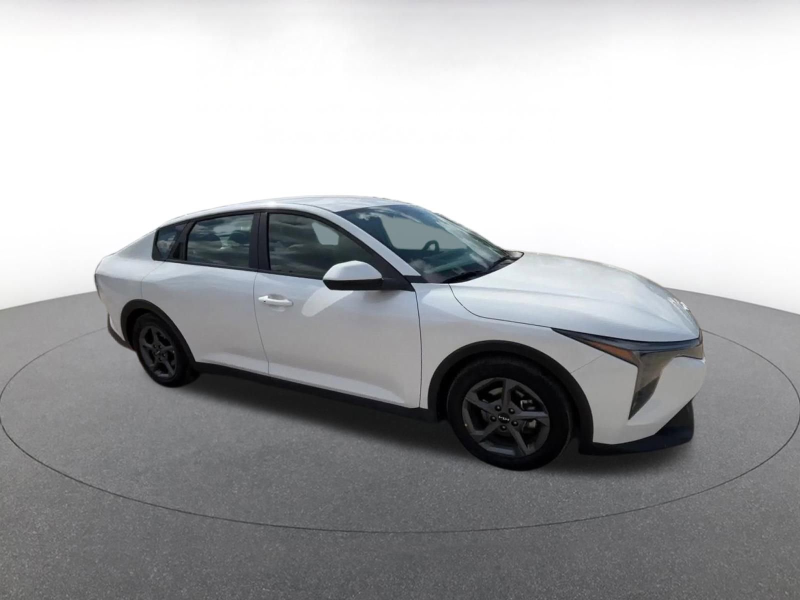 Used 2025 Kia K4 FWD image 2