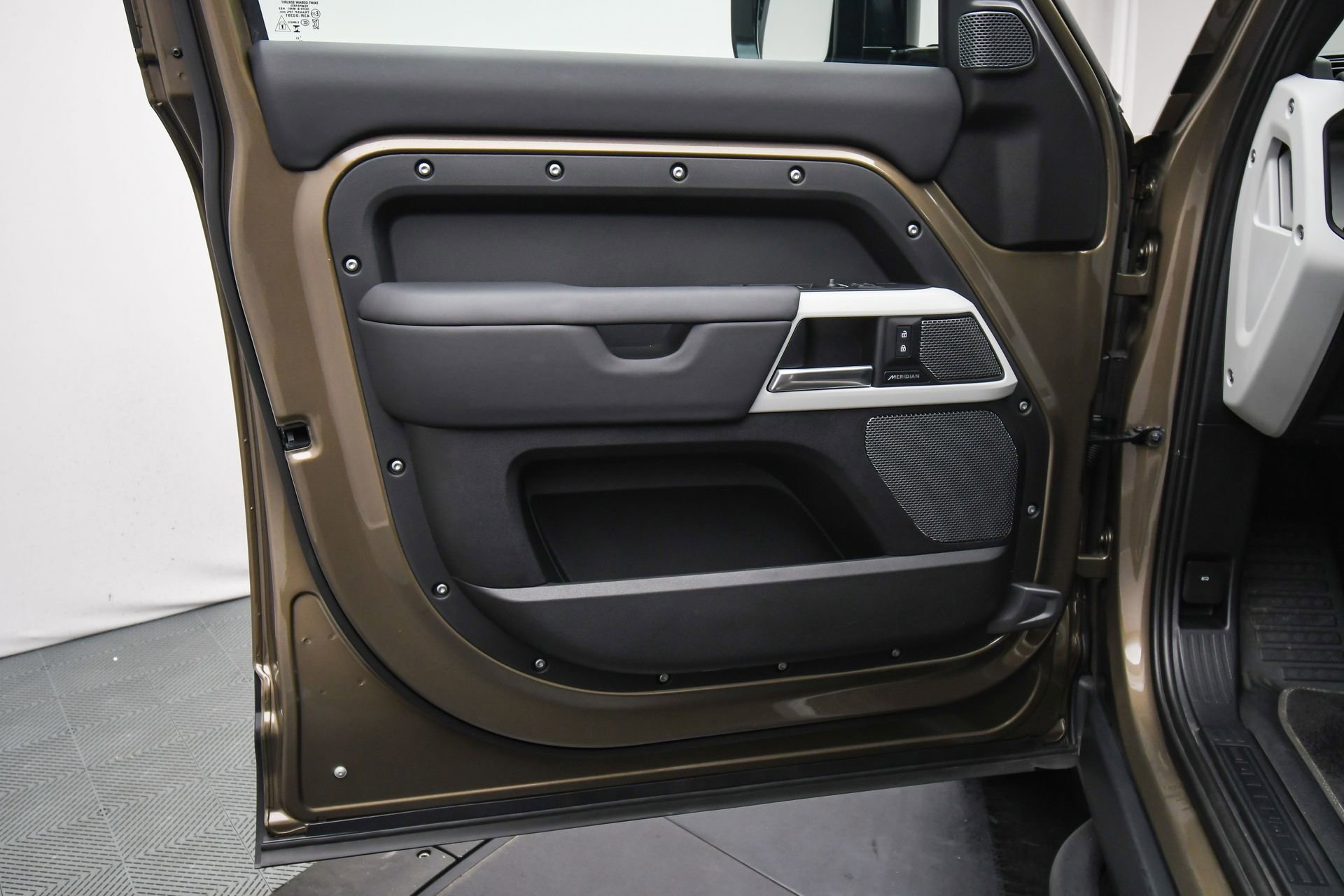 Used 2024 Land Rover Defender 110 S image 38