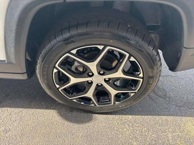 Used 2024 Jeep Compass Limited image 15