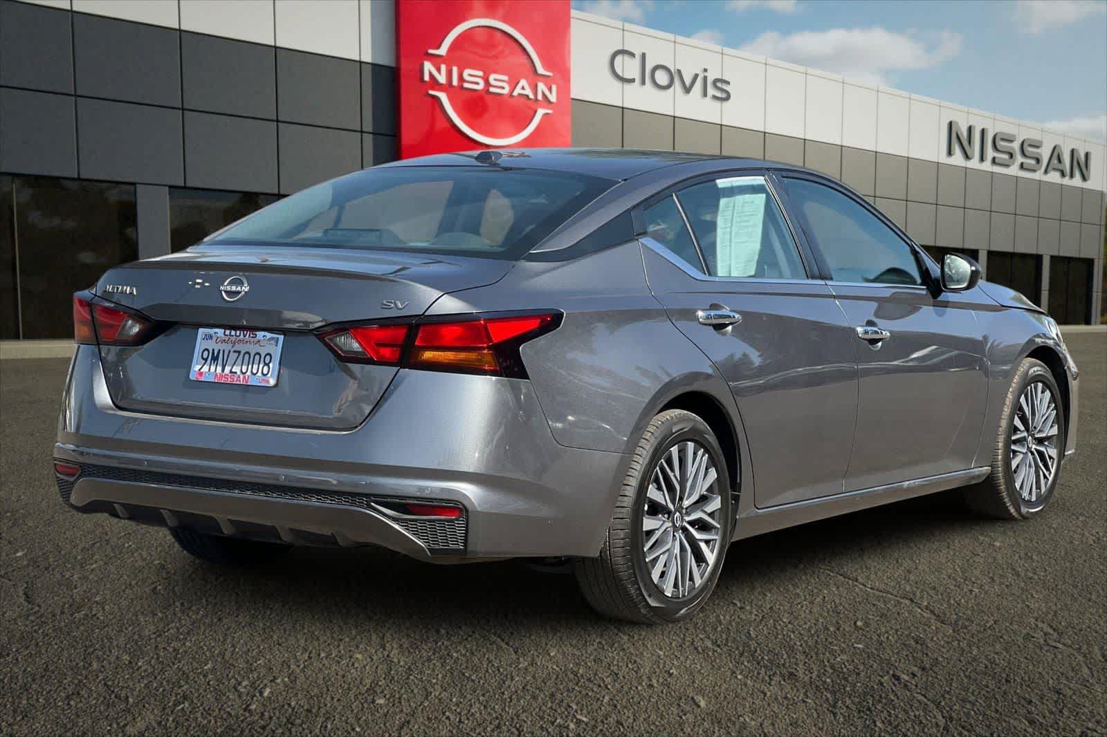 Used 2024 Nissan Altima 2.5 SV FWD image 3