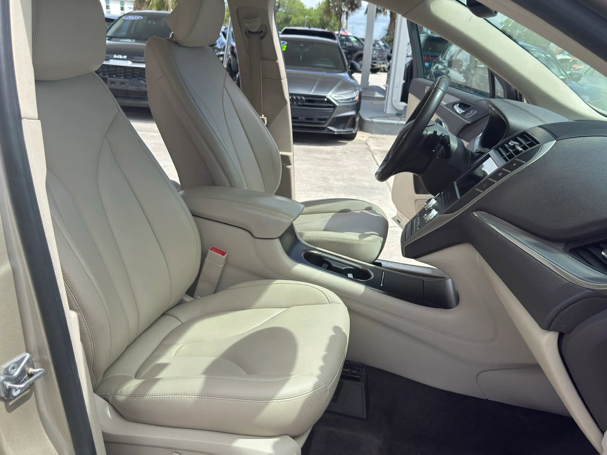 Used 2017 Lincoln MKC Premiere image 18