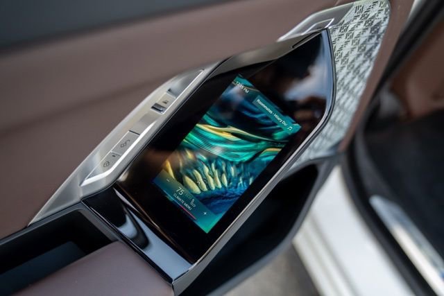 Used 2023 BMW i7 xDrive60 w/ Executive Package 2 image 56