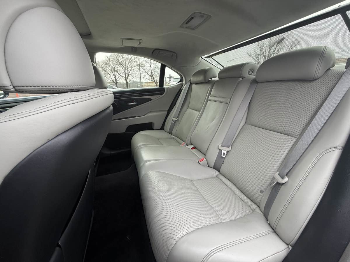 Used 2016 Lexus LS 460 AWD image 17