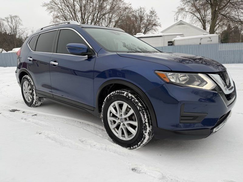 Used 2019 Nissan Rogue SV image 1