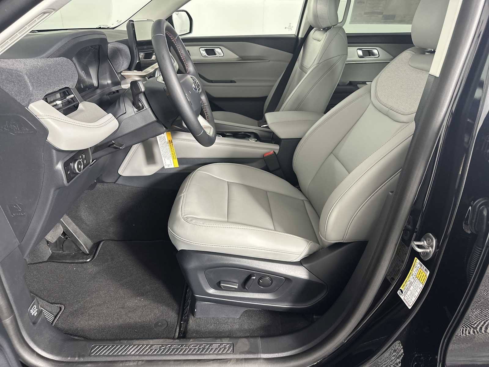 New 2026 Ford Explorer Active w/ Active Comfort Package RWD image 8