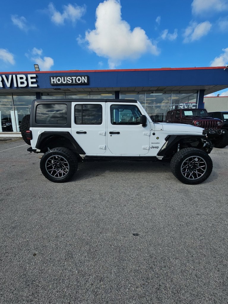 Used 2018 Jeep Wrangler Unlimited Sahara AWD/4WD image 8