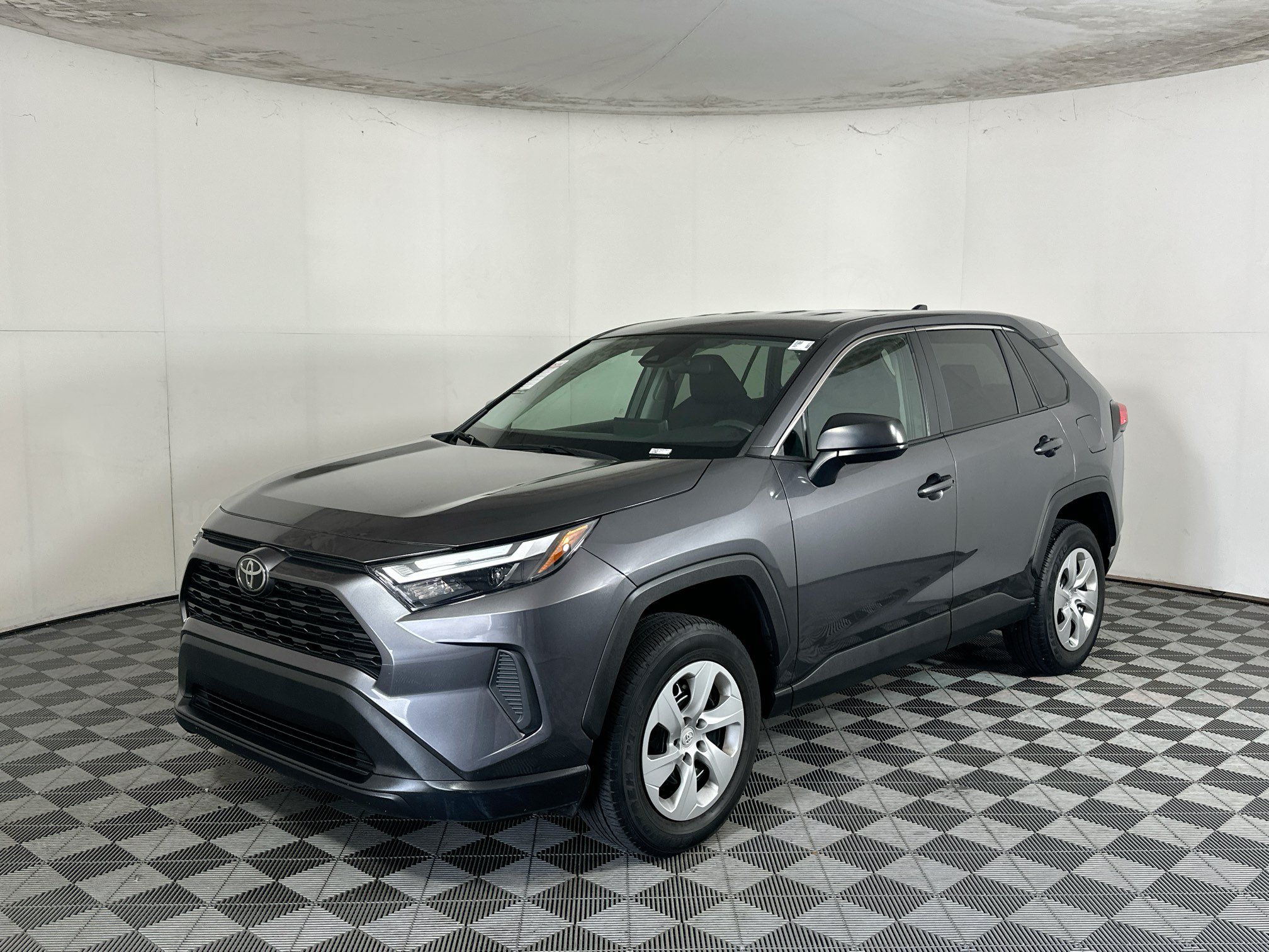 Used 2024 Toyota RAV4 LE FWD image 7