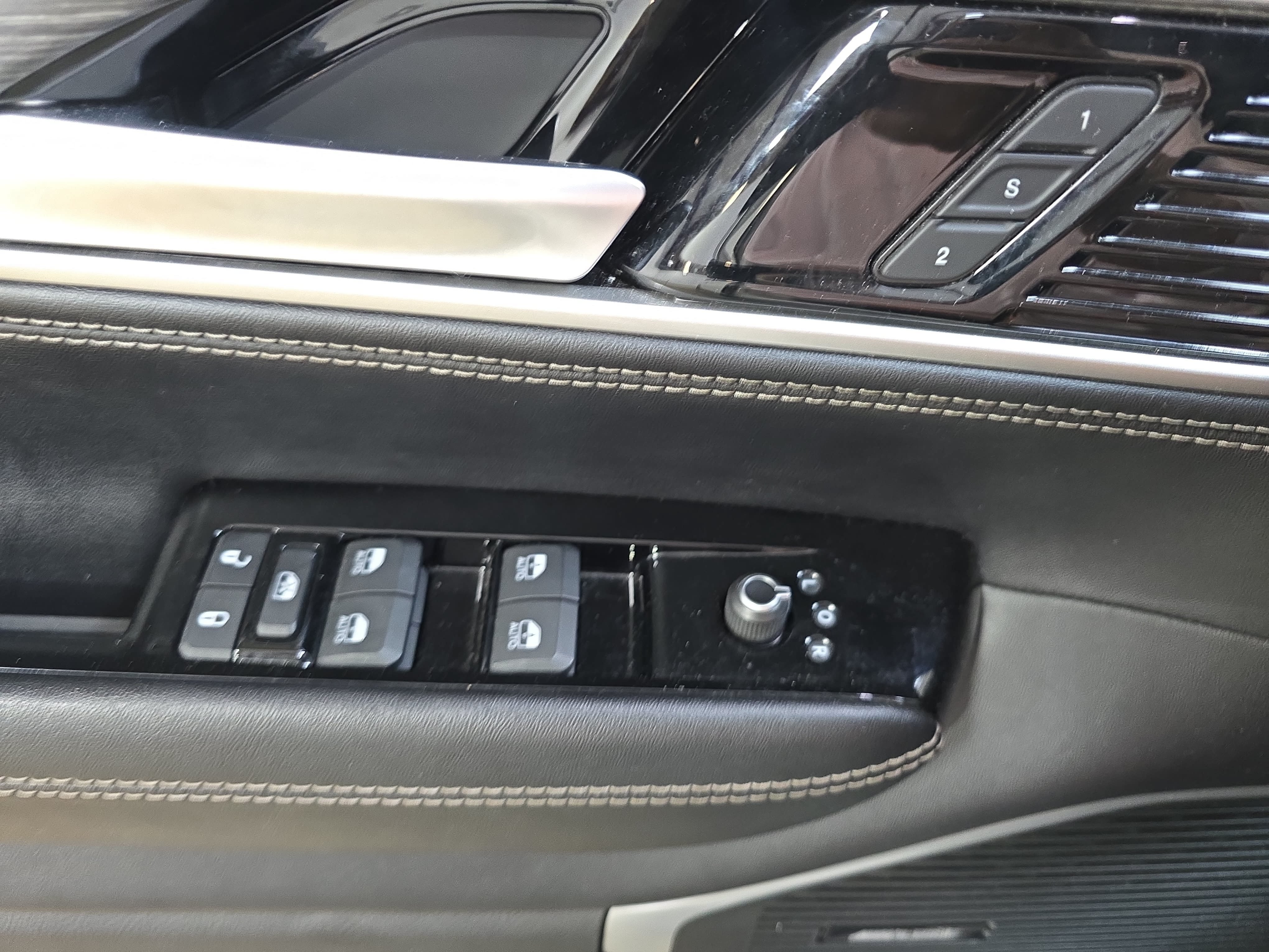 Used 2024 Jeep Wagoneer L Series II w/ Flexible Seating Group AWD/4WD image 25