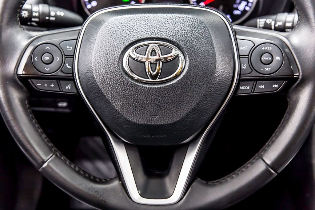 Used 2020 Toyota RAV4 XLE Premium FWD image 26