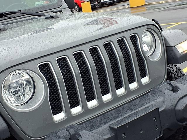 Used 2018 Jeep Wrangler Unlimited Sahara w/ Dual Top Group AWD/4WD image 27