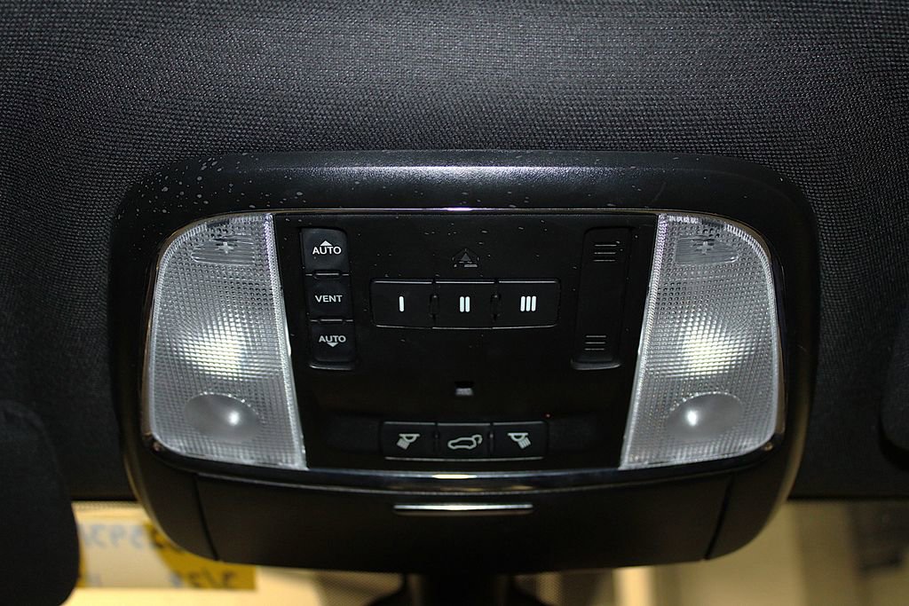 Used 2018 Jeep Grand Cherokee Laredo AWD/4WD image 26