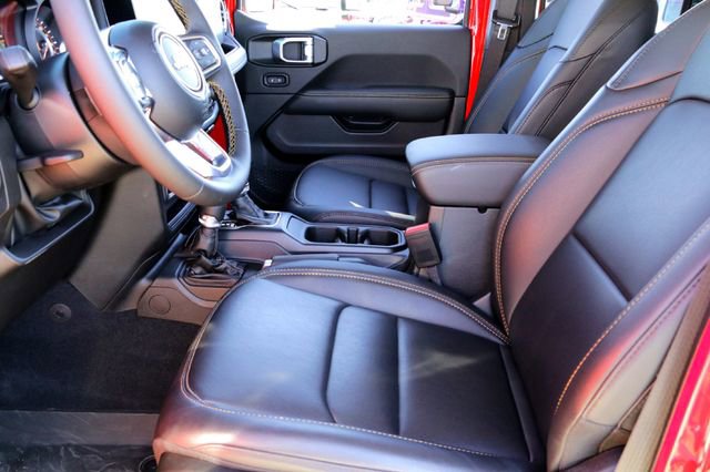 Used 2025 Jeep Wrangler Sahara w/ Technology Group image 11