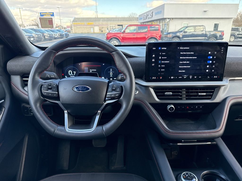 Used 2025 Ford Explorer ST-Line w/ ST-Line Street Pack AWD/4WD image 9