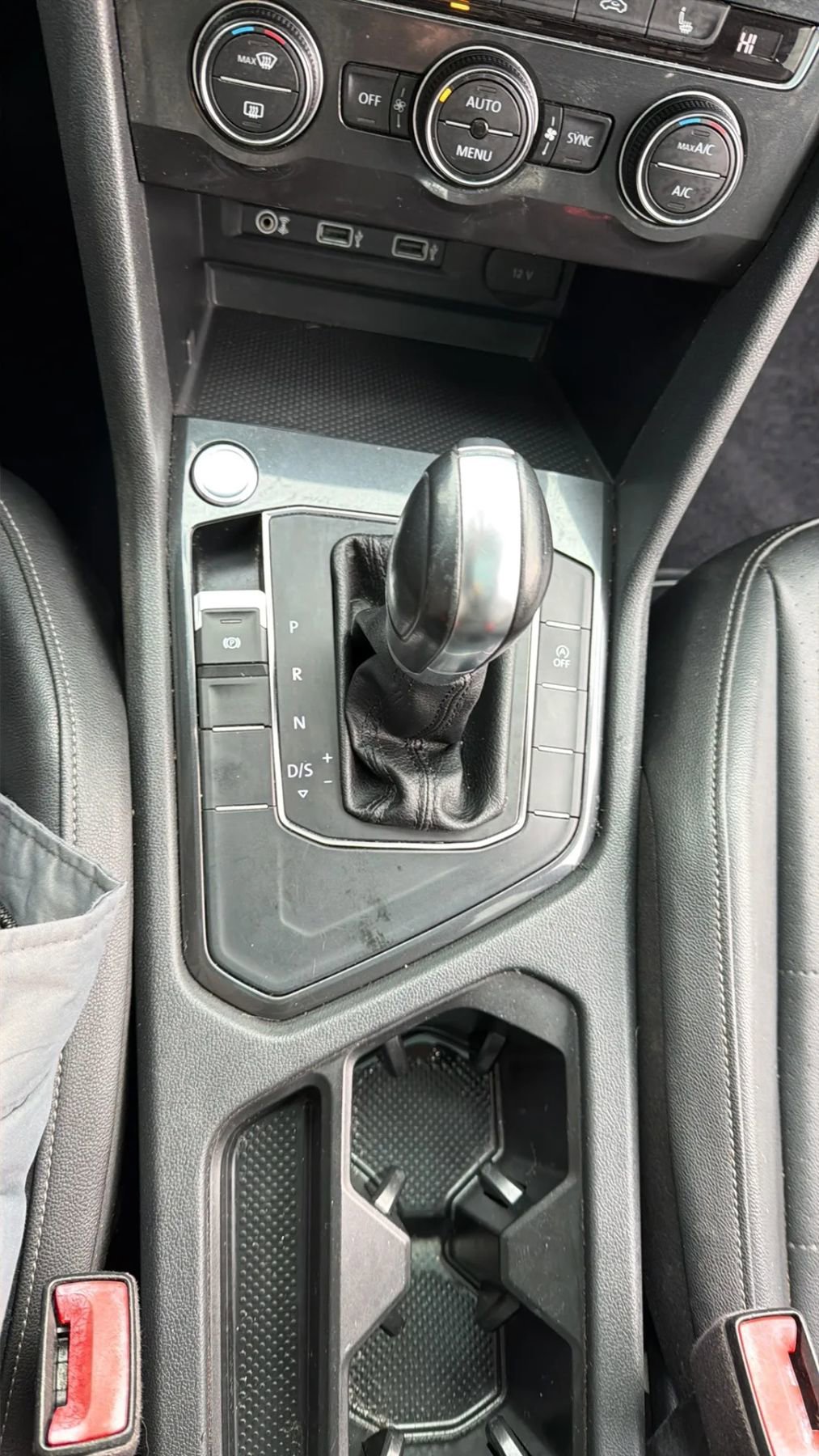 Used 2018 Volkswagen Tiguan SEL FWD image 36