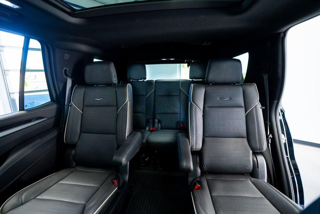 Used 2025 Cadillac Escalade Sport w/ LPO, ONYX Package image 41