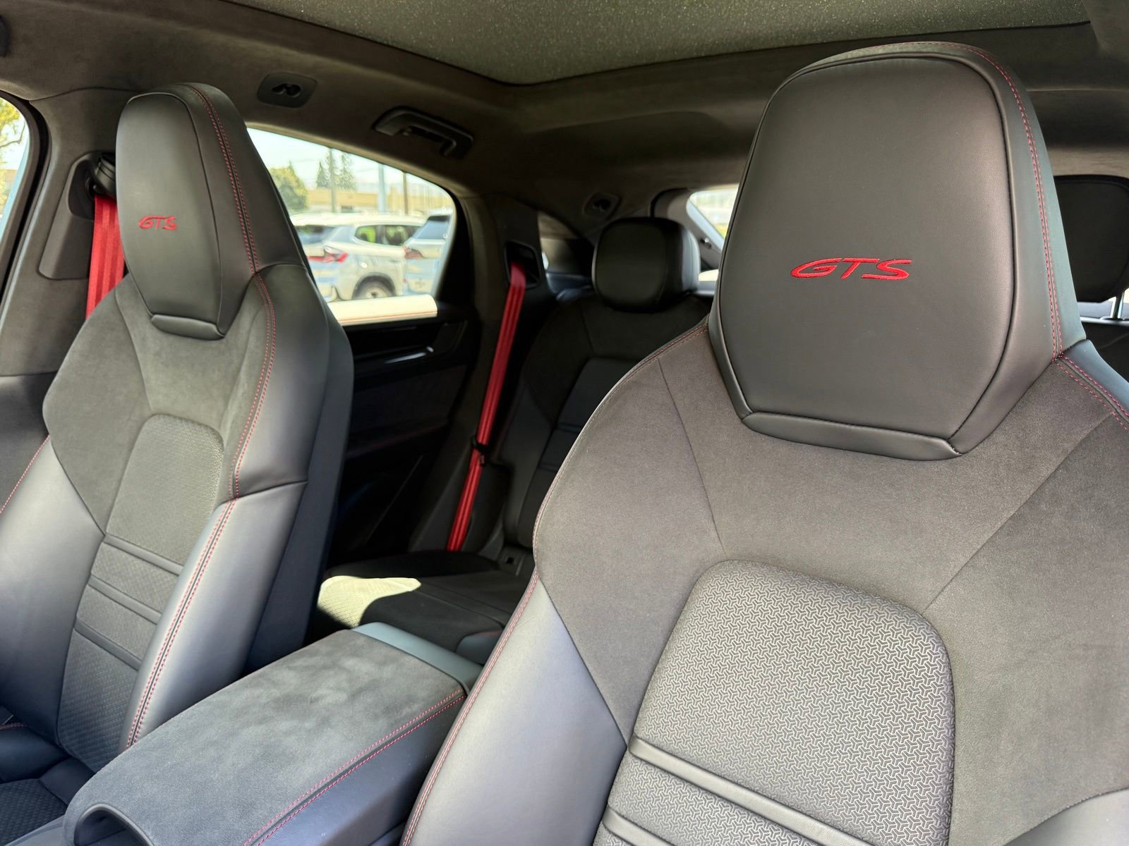 Used 2025 Porsche Cayenne GTS AWD/4WD image 28