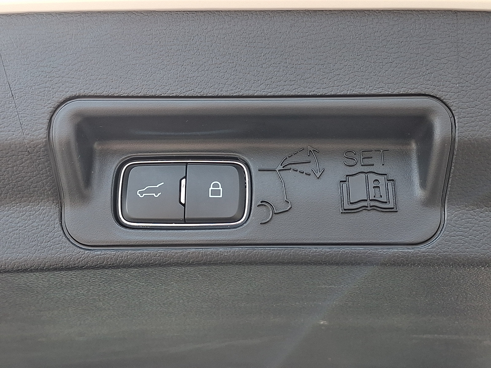 Certified 2024 Ford Explorer XLT AWD/4WD image 29