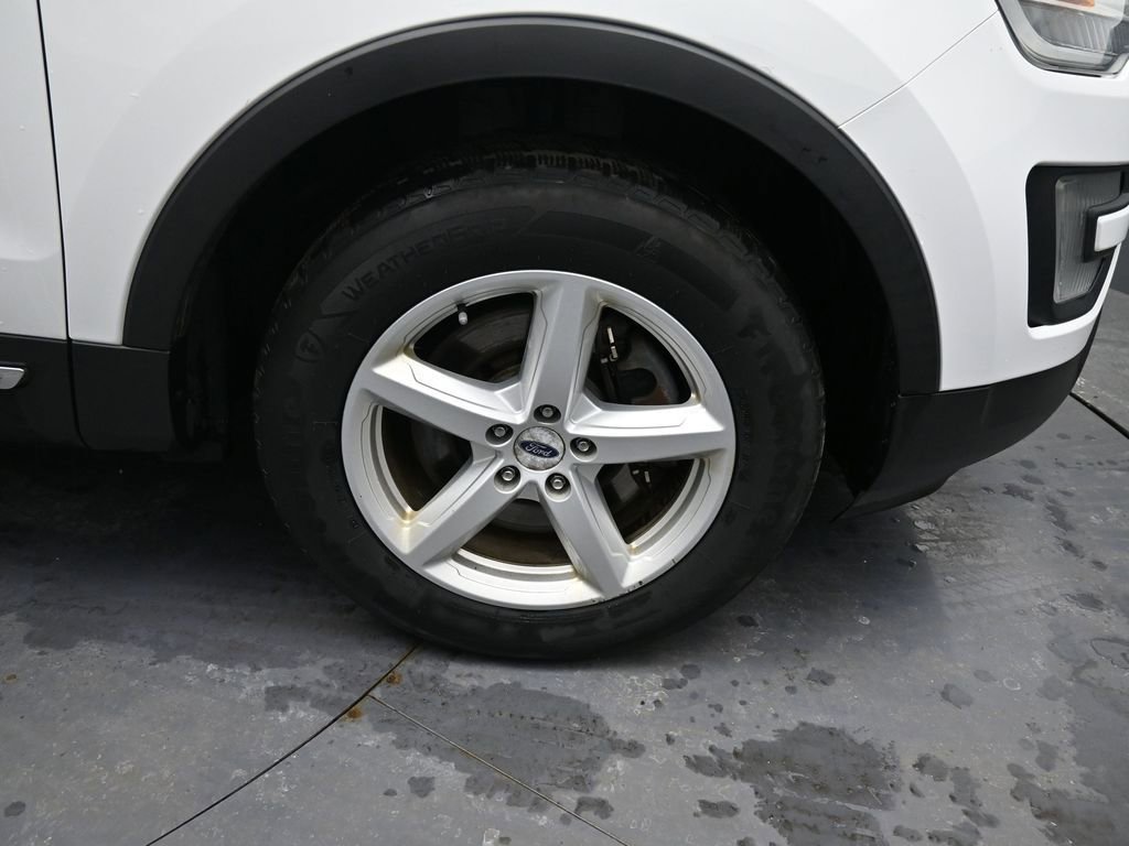 Used 2016 Ford Explorer XLT w/ Equipment Group 201A image 16