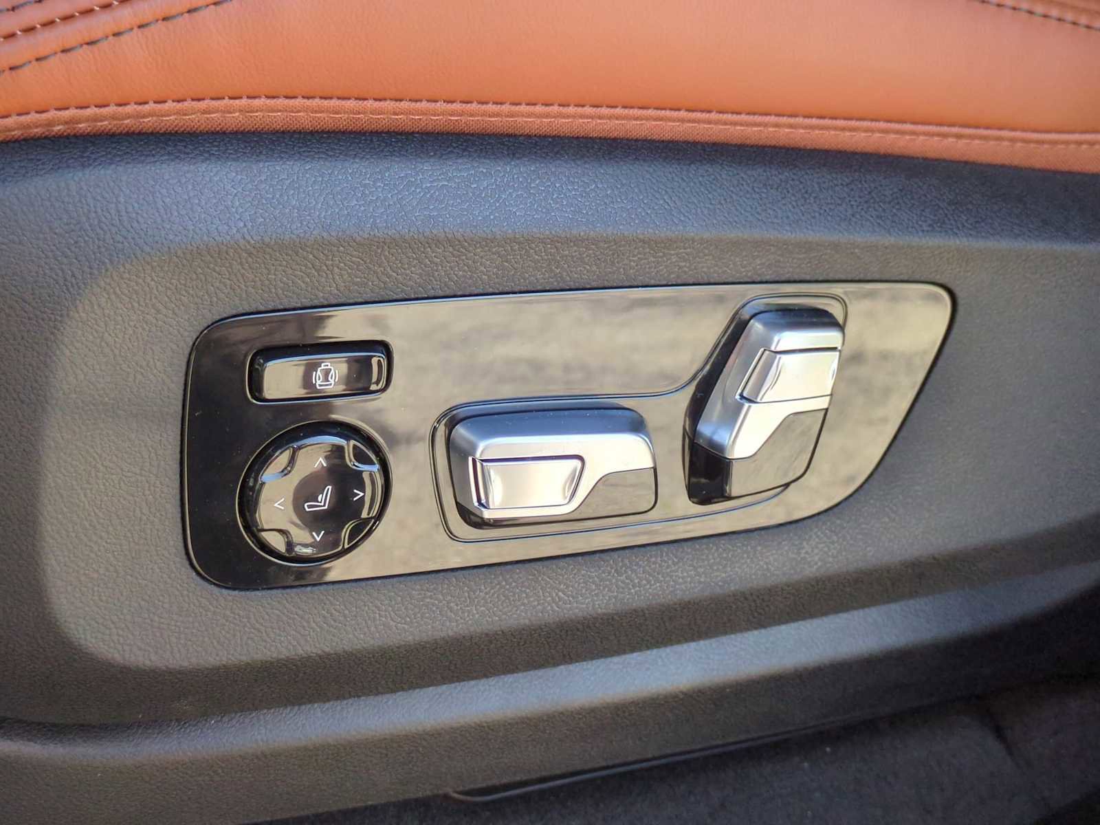 Certified 2026 BMW X7 xDrive40i w/ Executive Package image 18