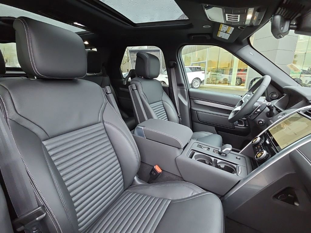 New 2026 Land Rover Discovery Limited Edition AWD/4WD image 21
