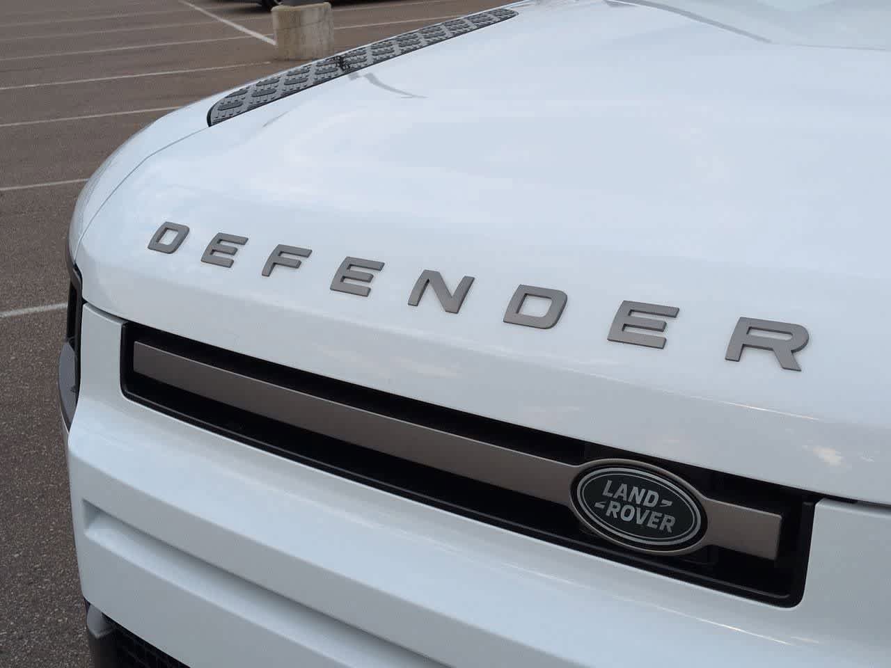 Certified 2025 Land Rover Defender 110 X-Dynamic SE image 12