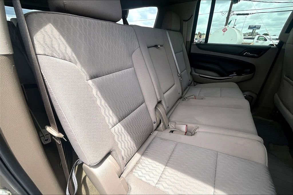 Used 2016 Chevrolet Suburban LS w/ Enhanced Driver Alert Package RWD image 26