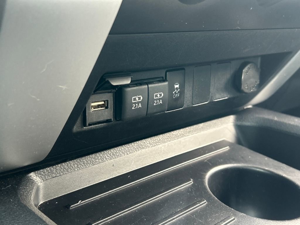 Used 2020 Toyota Tundra SR5 w/ SR5 Leather Package image 13