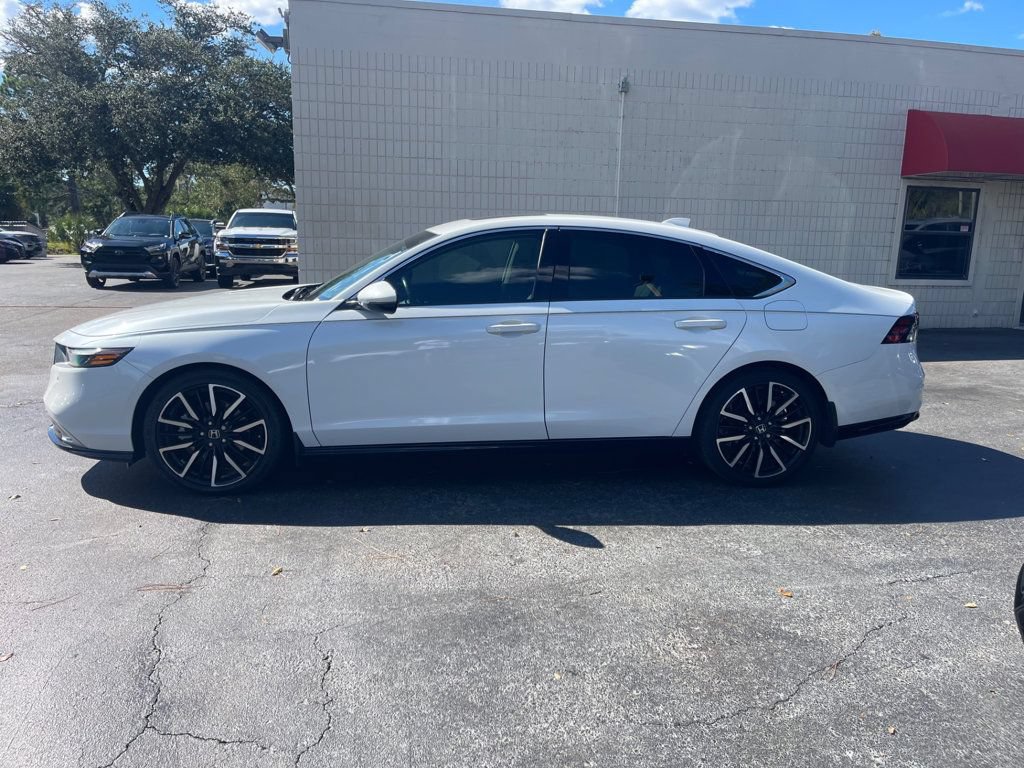 Used 2023 Honda Accord Touring image 2