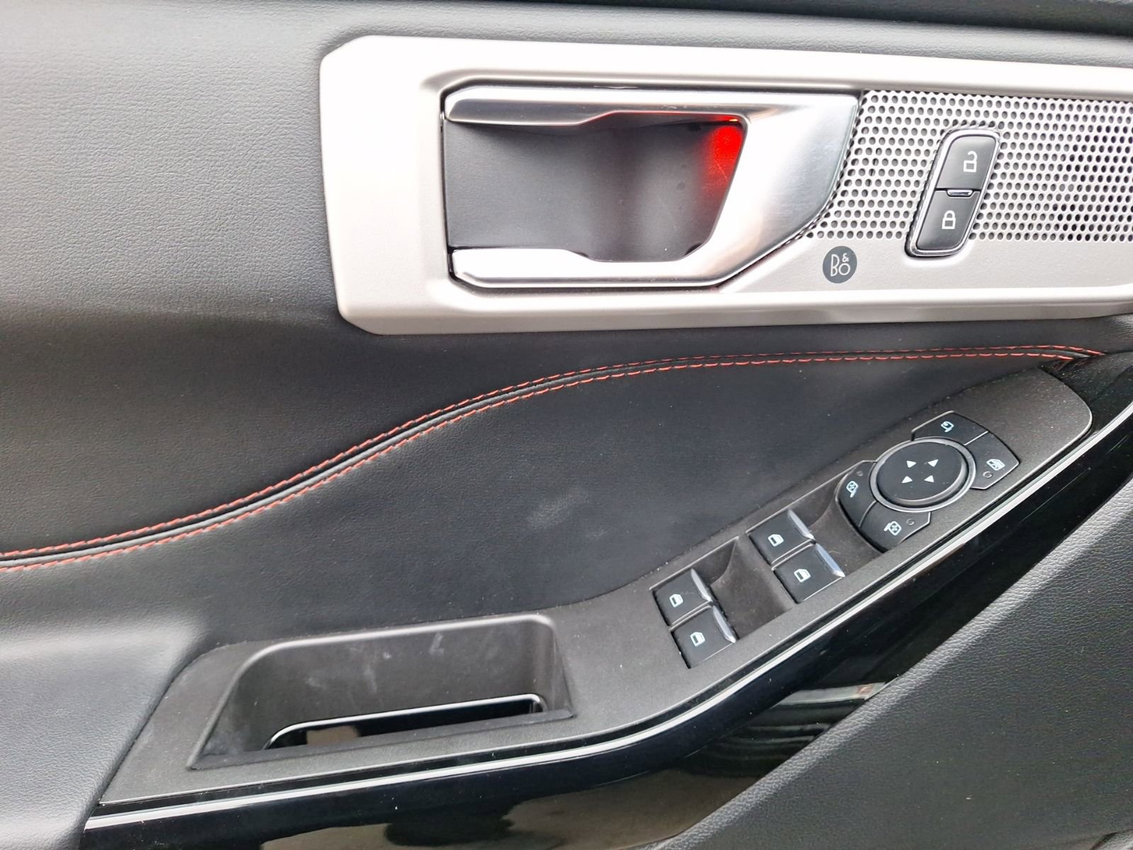 Used 2023 Ford Explorer ST-Line image 12