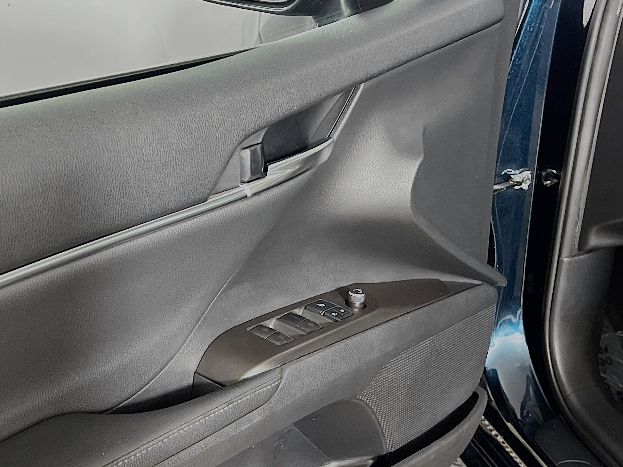 Used 2021 Toyota Camry XLE w/ Cold Weather Package image 17