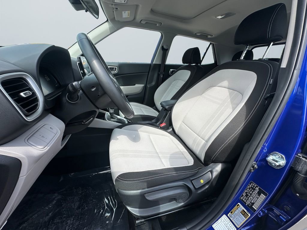 Used 2025 Hyundai Venue SEL FWD image 9