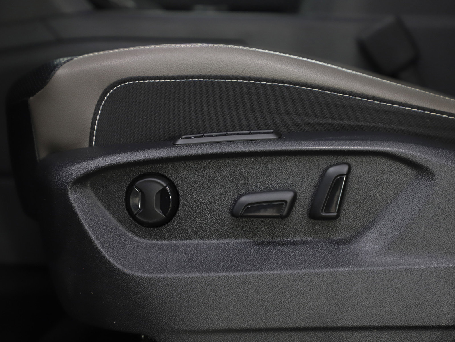 Used 2021 Volkswagen Atlas SEL Premium w/ MDO Package (Bench Seat) image 27