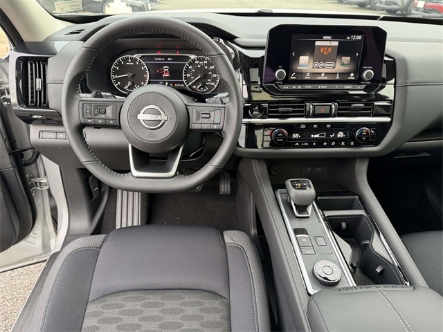 New 2025 Nissan Pathfinder SV w/ SV Premium Package image 18