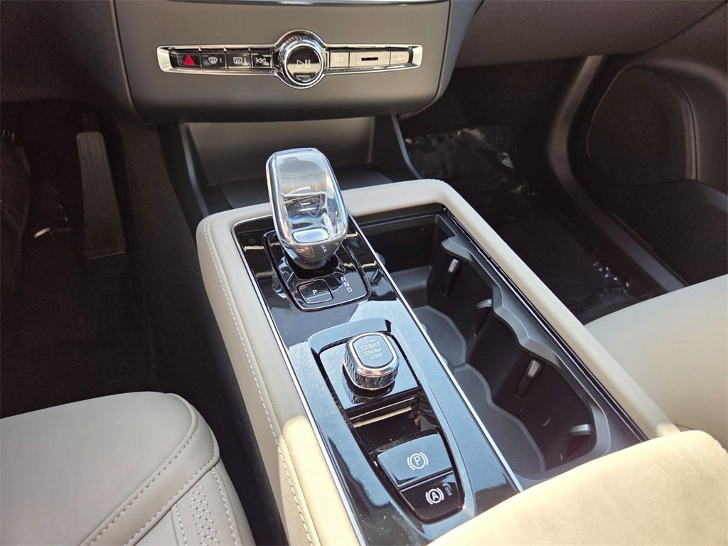New 2026 Volvo XC90 B6 Plus w/ Protection Package Premier image 26