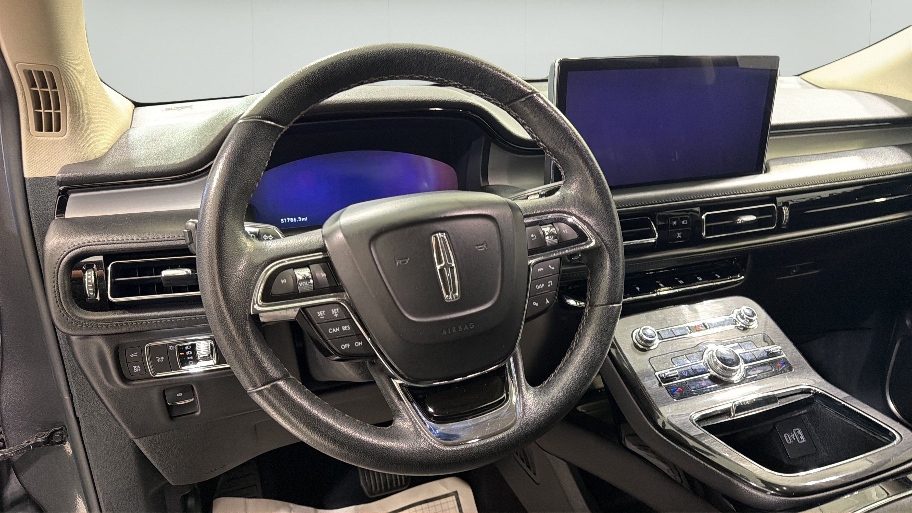 Used 2023 Lincoln Nautilus FWD w/ Premium Package image 12