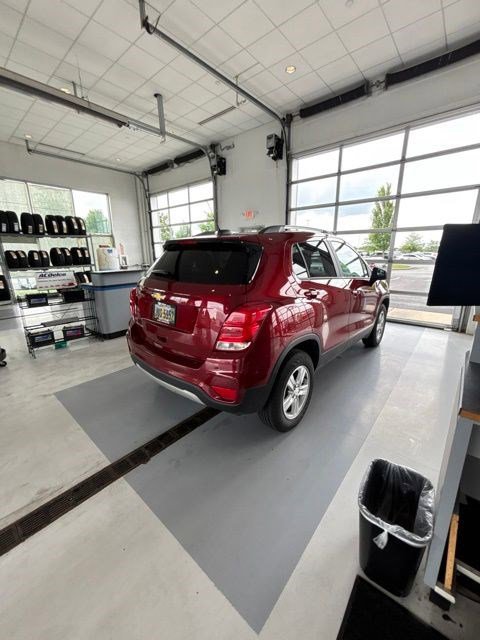 Used 2022 Chevrolet Trax LT w/ LT Convenience Package AWD/4WD image 5
