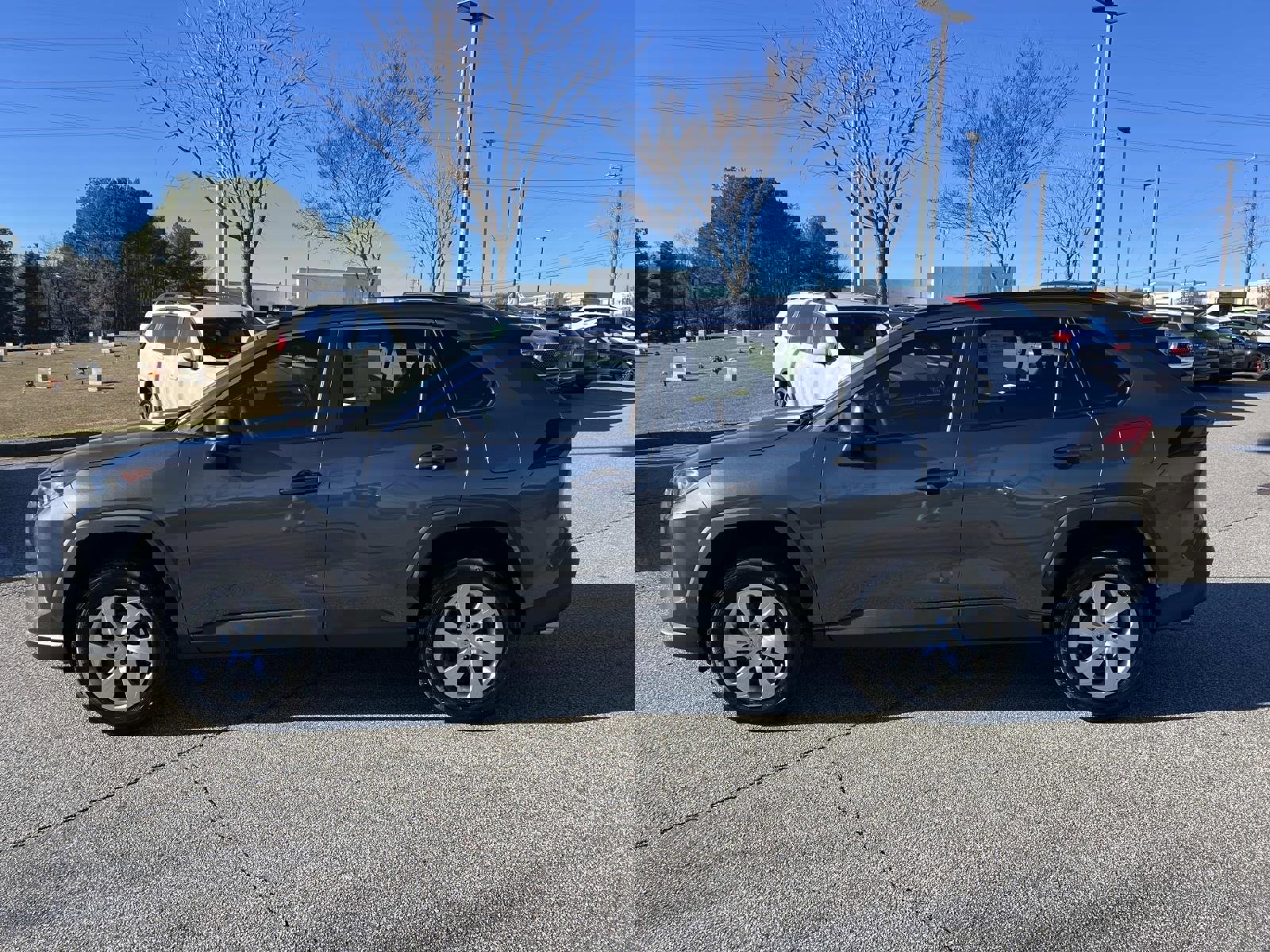 Used 2021 Toyota RAV4 LE image 4