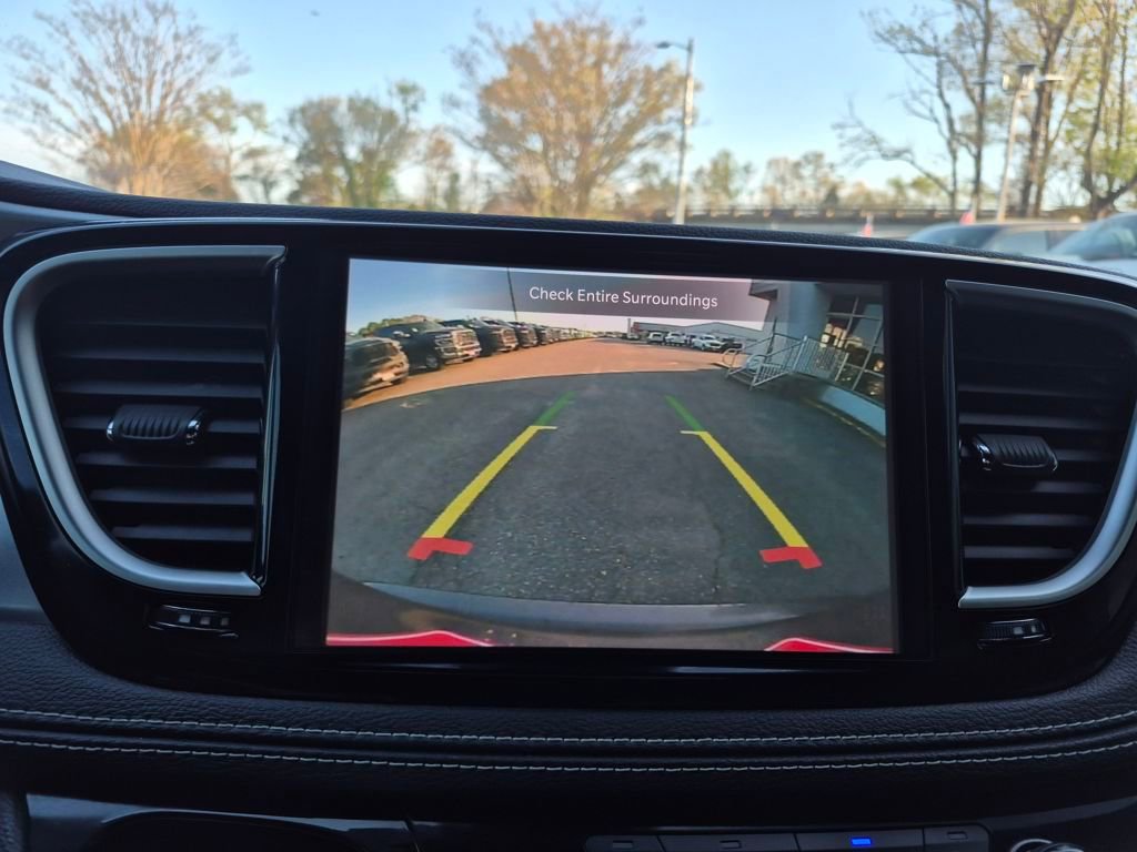 Used 2021 Chrysler Pacifica Touring w/ S Appearance Package image 20