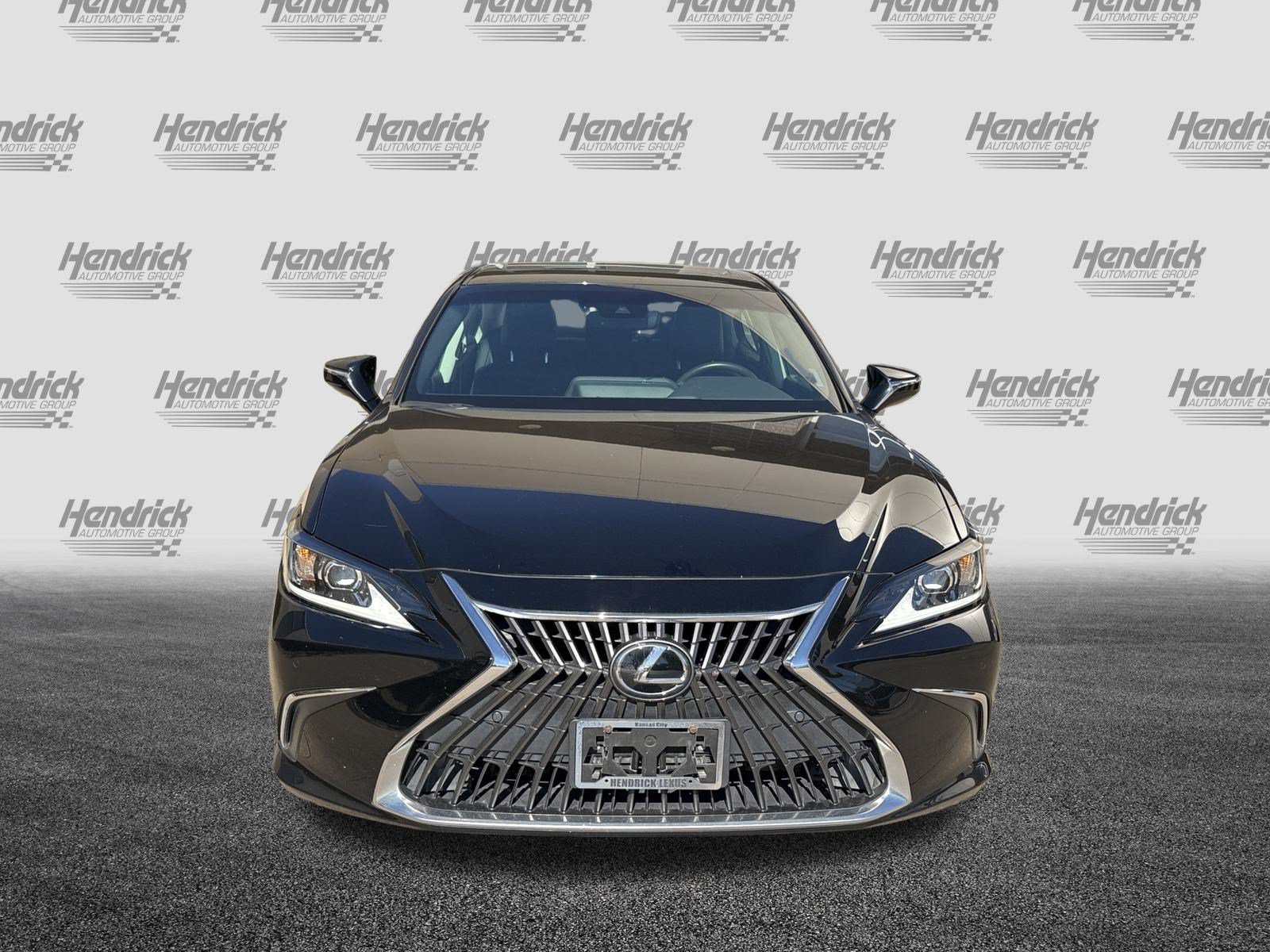 Used 2023 Lexus ES 350 w/ Premium Package FWD image 3
