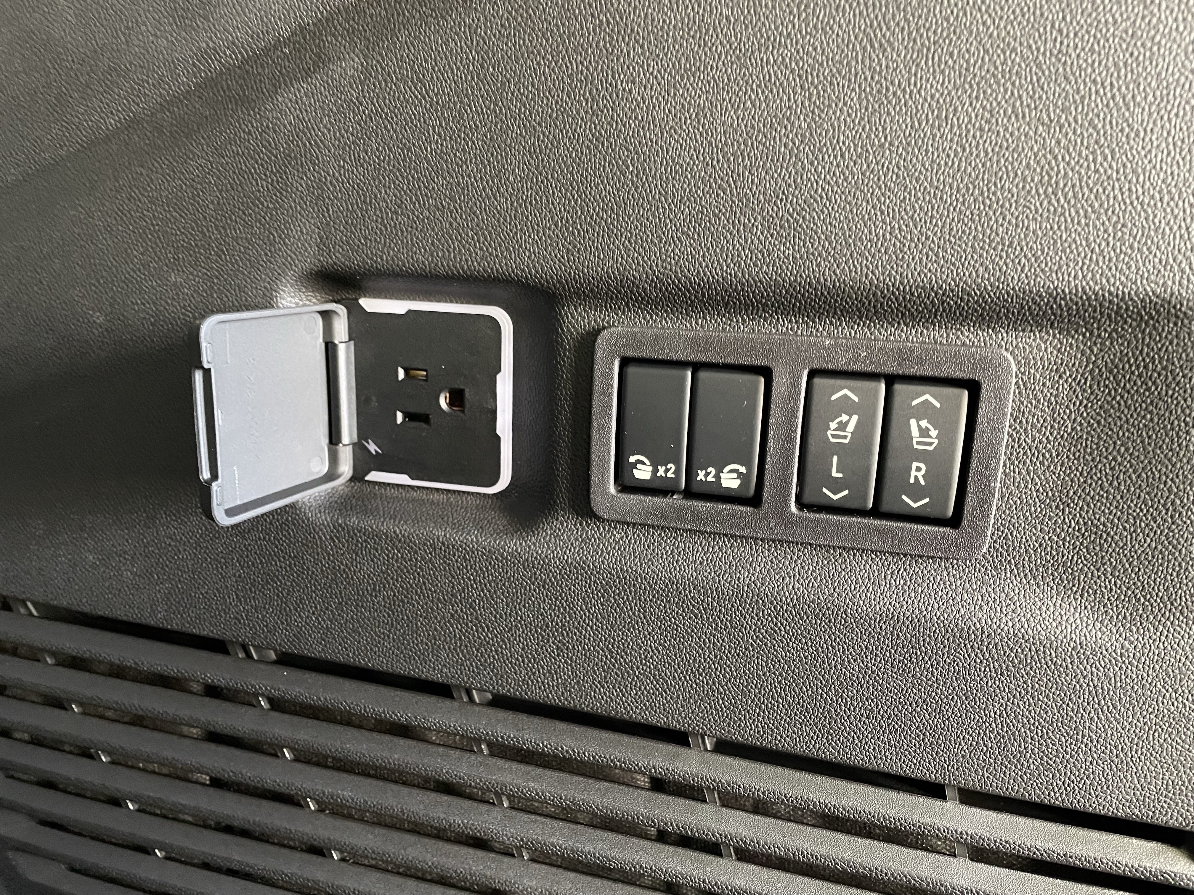 New 2026 GMC Yukon XL Denali w/ Sun & Power Step Package RWD image 10
