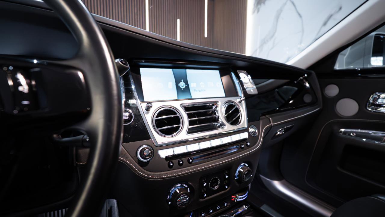 Used 2017 Rolls-Royce Ghost image 16