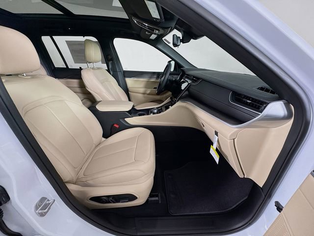 New 2025 Jeep Grand Cherokee Limited image 32