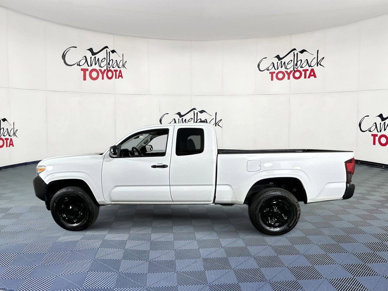 Used 2023 Toyota Tacoma SR image 4