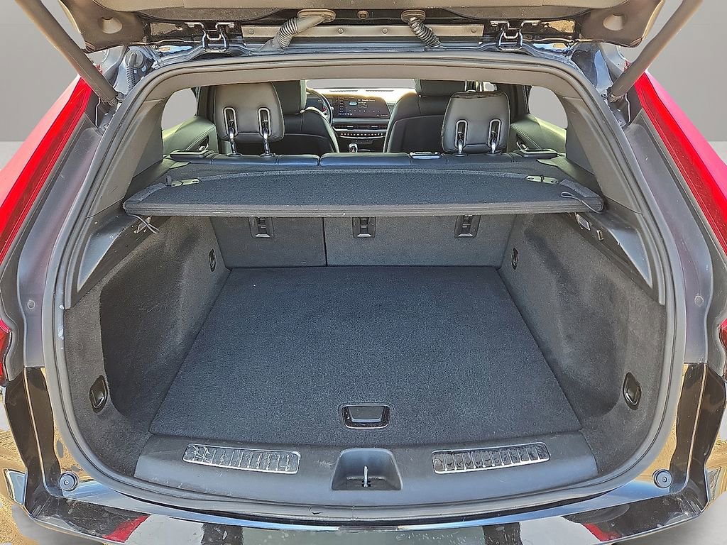 Used 2024 Cadillac XT4 Premium Luxury image 11