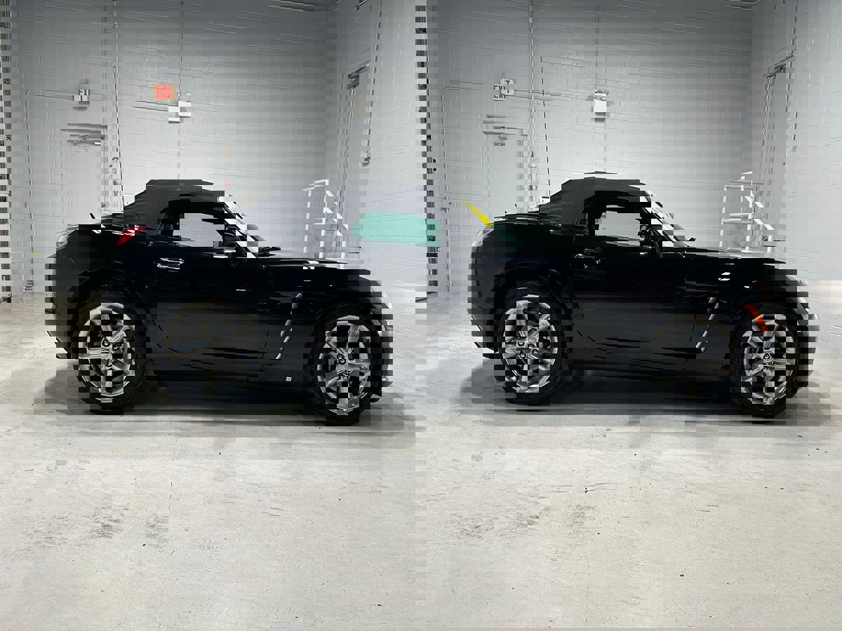 Used 2009 Saturn Sky Red Line image 2